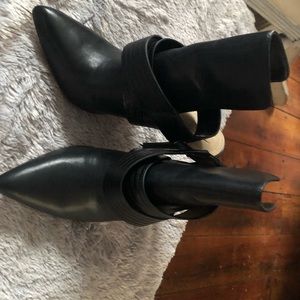 BCBG Max Azria leather heeled Krimp